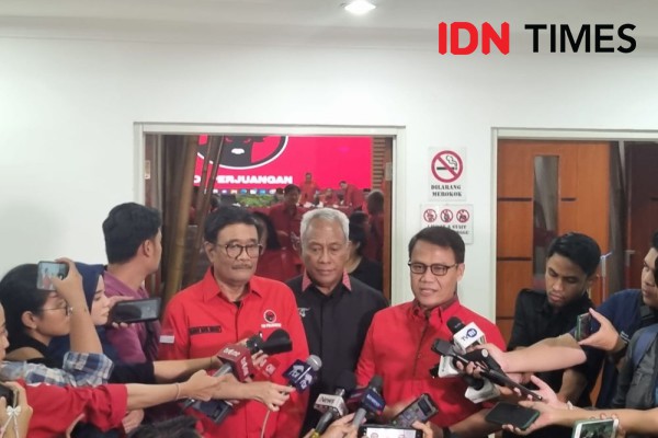 Ketua DPP PDI Perjuangan, Ahmad Basarah (paling kanan) (IDN Times/Ilman Nafi'an)