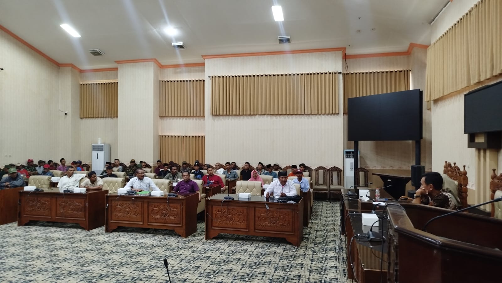 DPRD Banyuwangi Terima Aspirasi Warga Kluncing soal Lahan Hutan