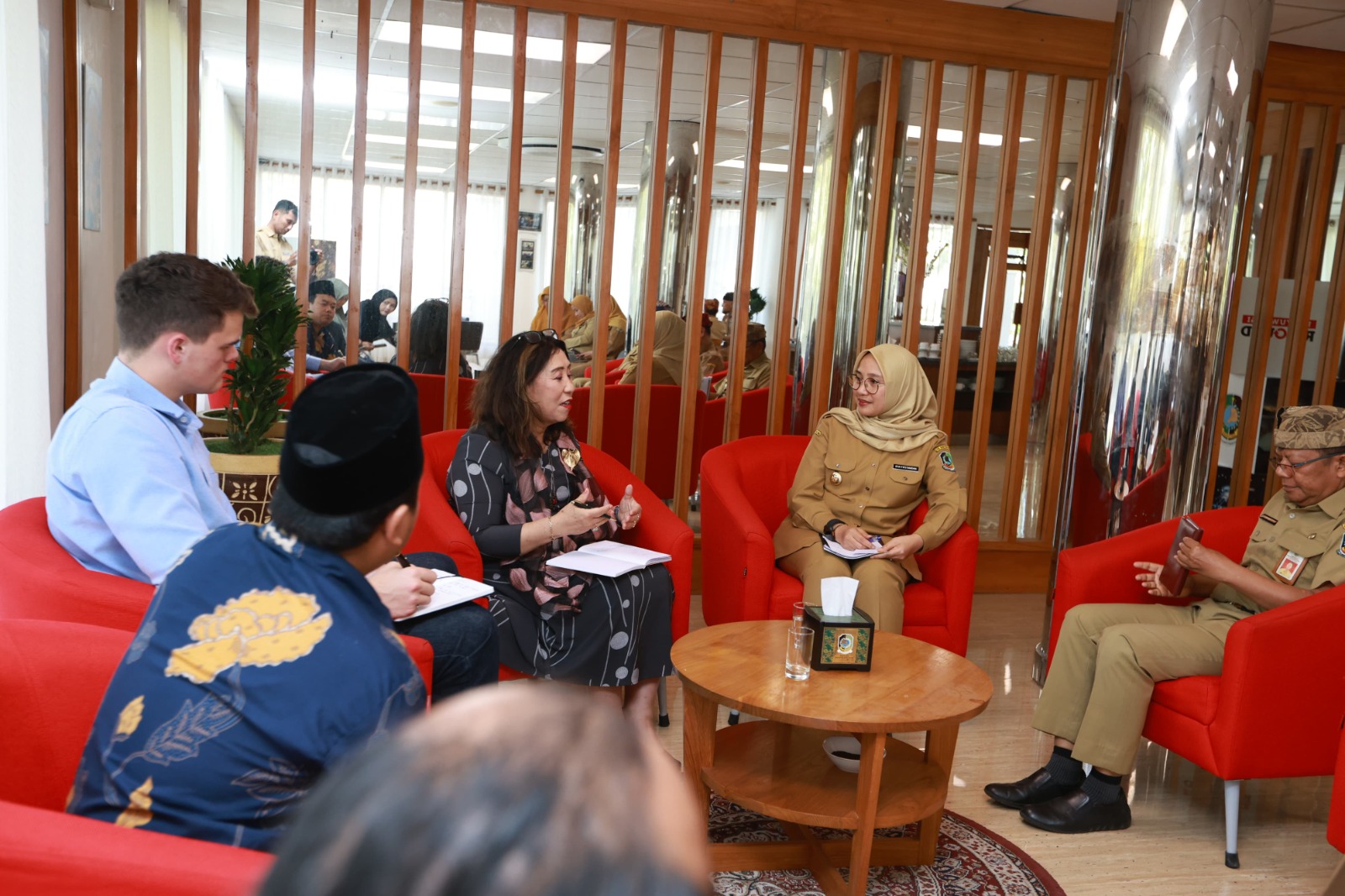 Pengembangan sektor ekonomi hingga potensi pesisir Banyuwangi menarik perhatian peneliti senior dari University of New South Wales, Canberra Australia, Associate Professor Minako Sakai